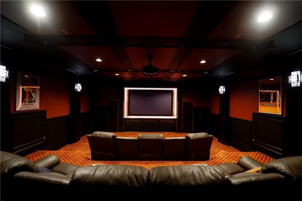 На фото: большой изолированный домашний кинотеатр в стиле неоклассика (современная классика) с ковровым покрытием, проектором и фиолетовым полом с