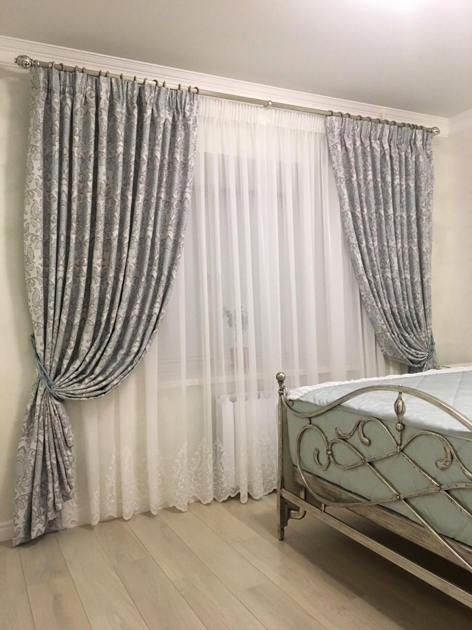 Двухкомнатная квартира в светлых тонах.