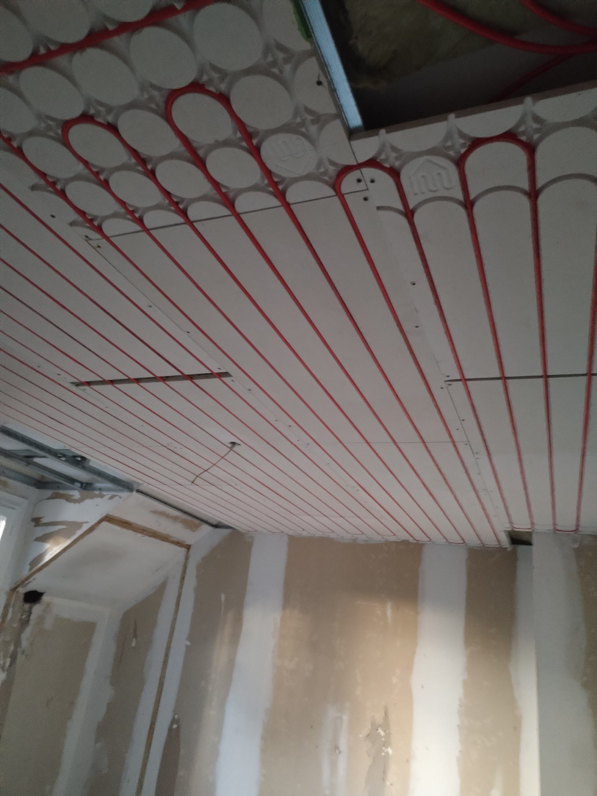 Plafond chauffant et rafraichissant