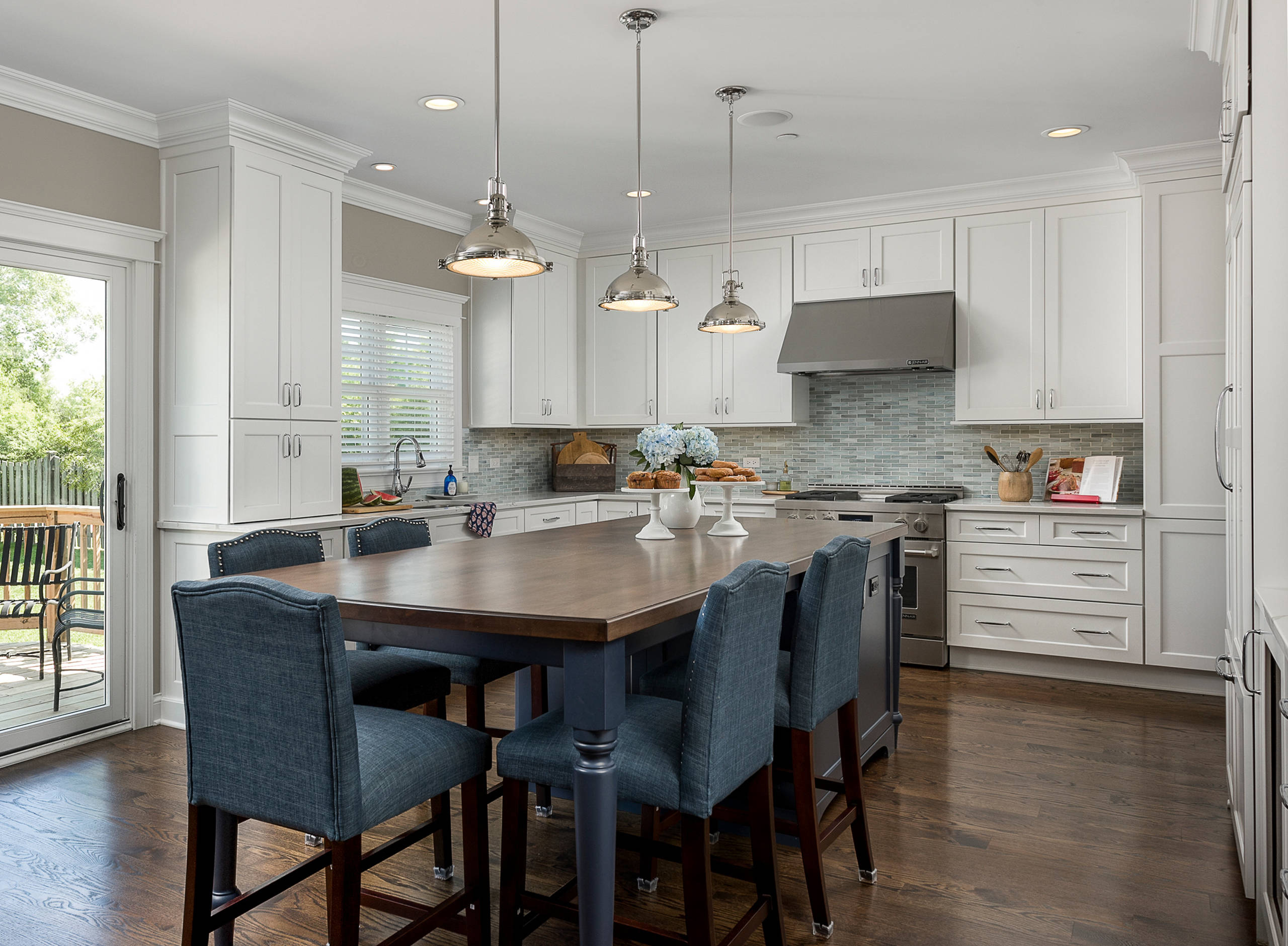 Island Dining Makes This Kitchen Feel Like Home