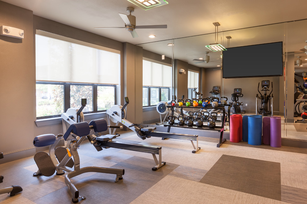 Photo of a transitional home gym in Houston.