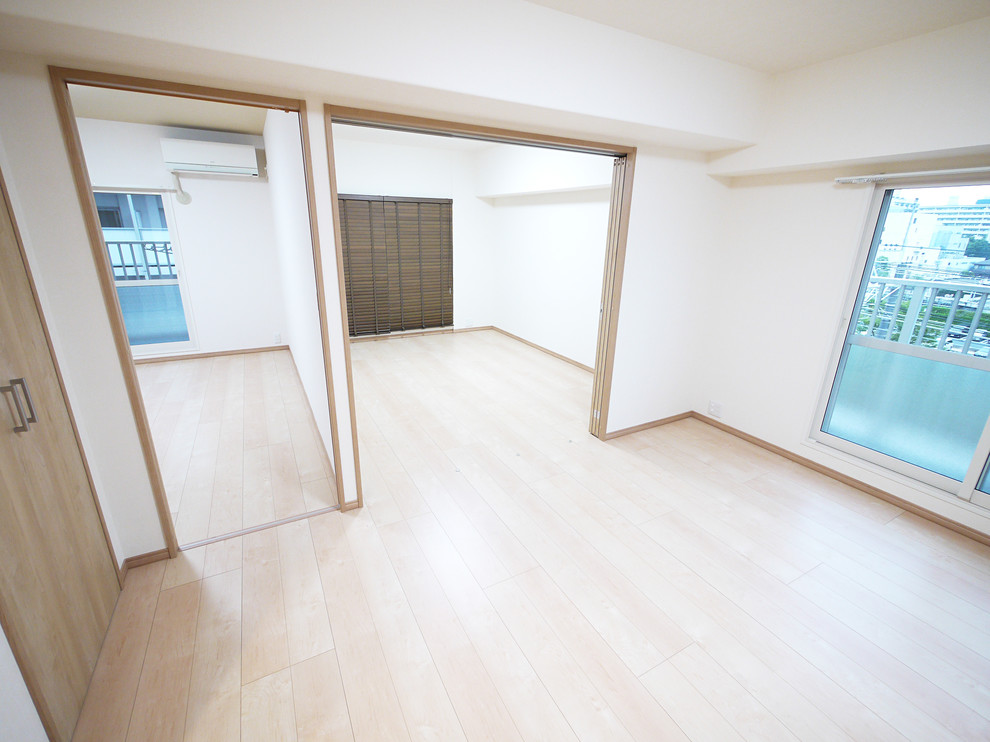 Design ideas for an asian open concept family room in Tokyo with white walls and light hardwood floors.