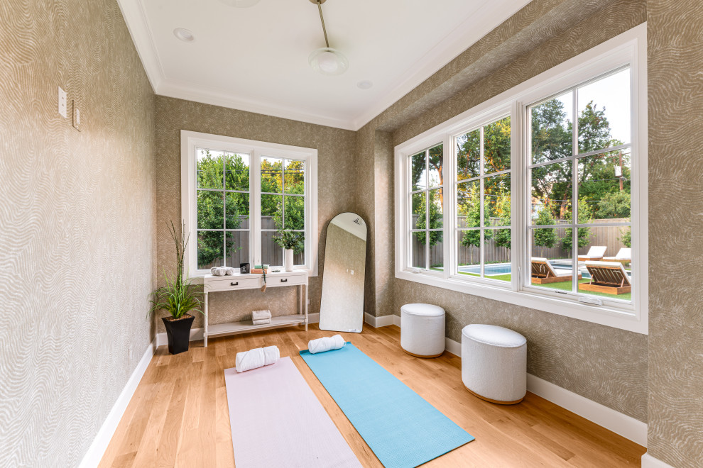 Inspiration for a transitional home gym remodel in Dallas
