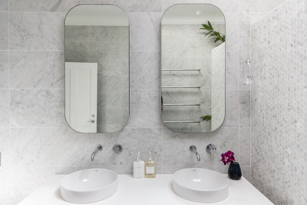 This is an example of a contemporary bathroom in Sydney.