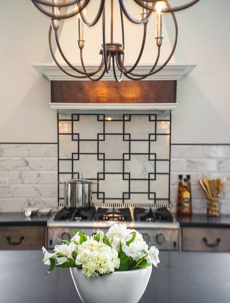 Transitional u-shaped dark wood floor and black floor eat-in kitchen photo in Chicago with an undermount sink, shaker cabinets, granite countertops, white backsplash, ceramic backsplash, stainless steel appliances, an island and black countertops