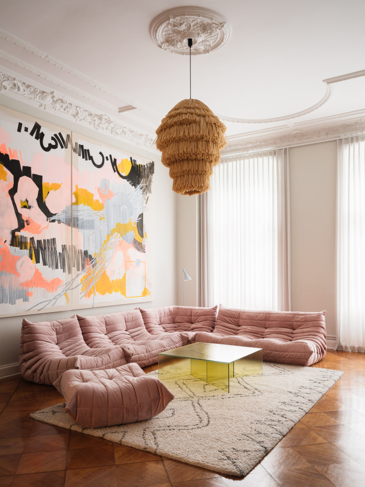 This is an example of a contemporary living room in Berlin.