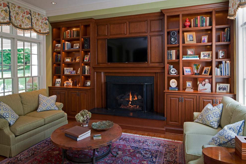 This is an example of a traditional family room in Baltimore.