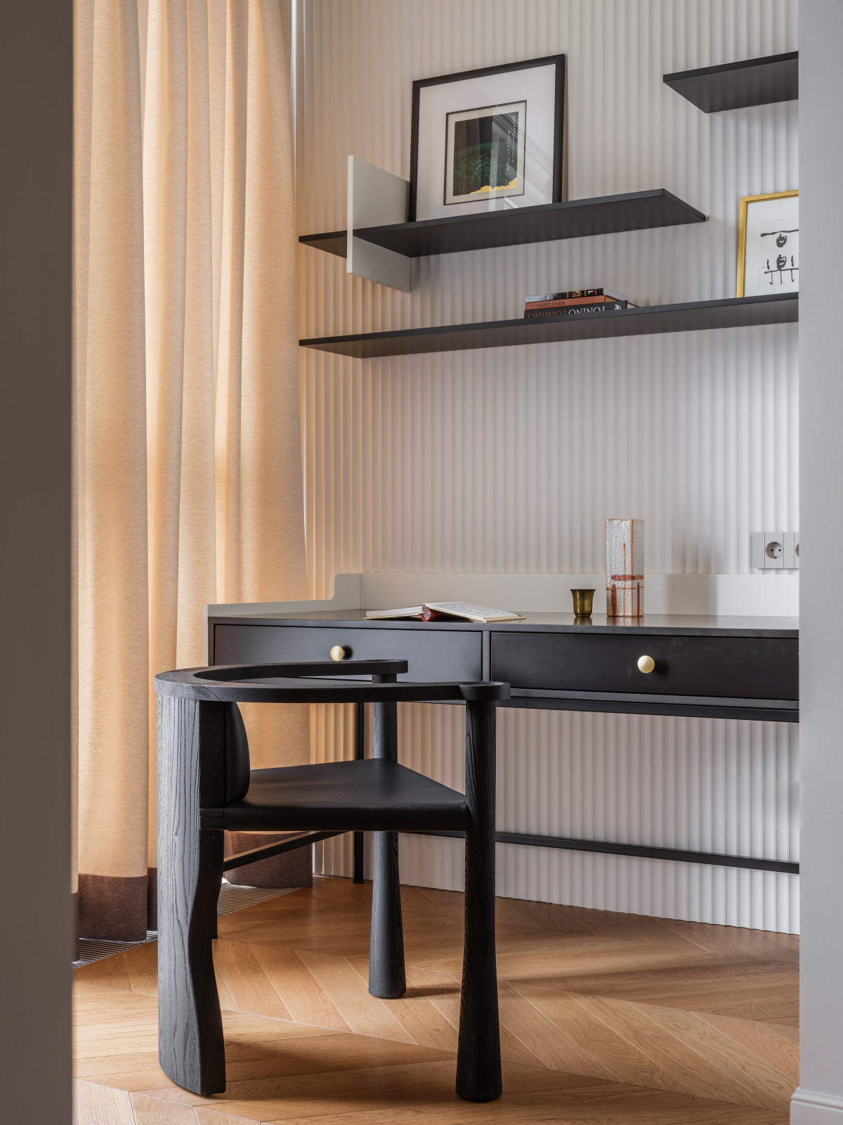 Французское настроение и мотивы шинуазри: семейная квартира