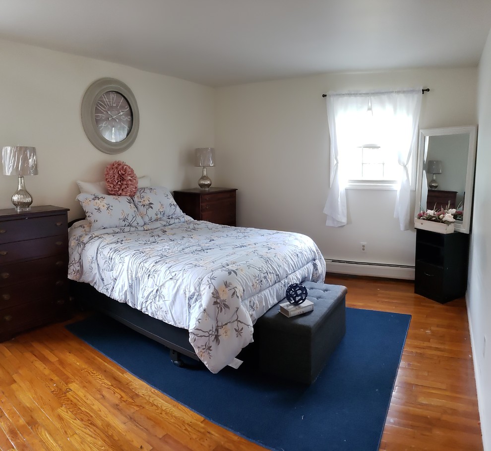 Bedroom - shabby-chic style bedroom idea in New York
