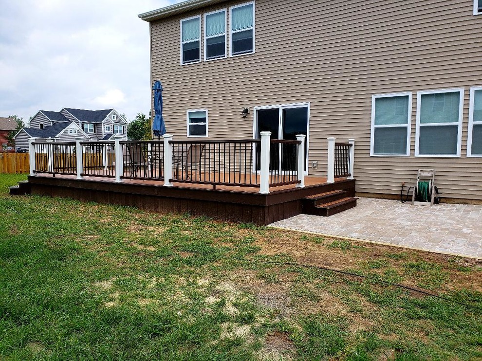 Mid-sized traditional backyard deck in Grand Rapids with no cover.