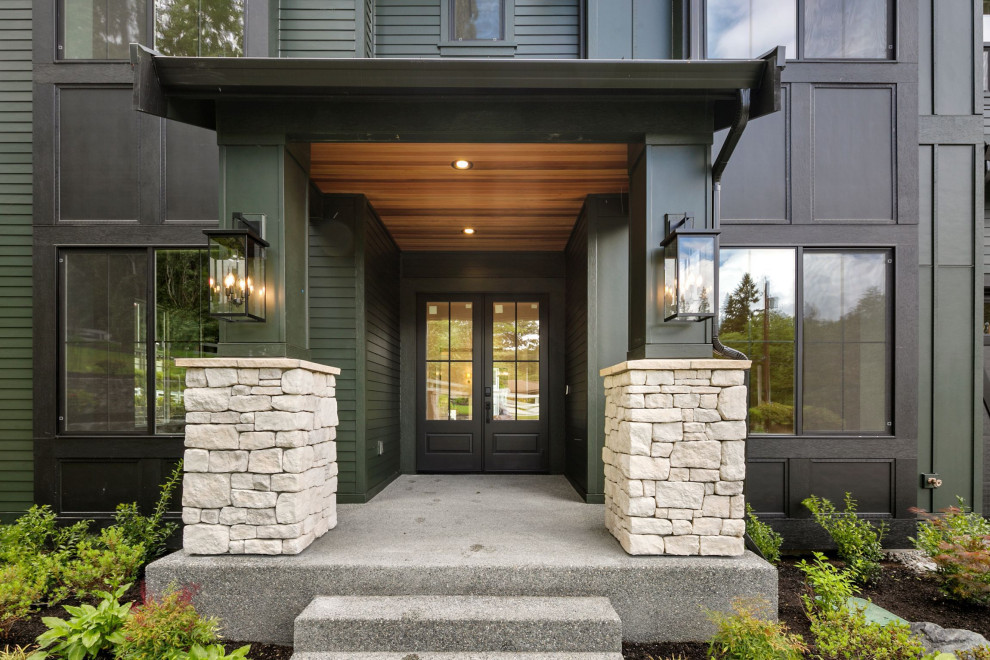 Große Haustür mit schwarzer Wandfarbe, Betonboden, Doppeltür, schwarzer Haustür, grauem Boden und Holzdecke in Seattle
