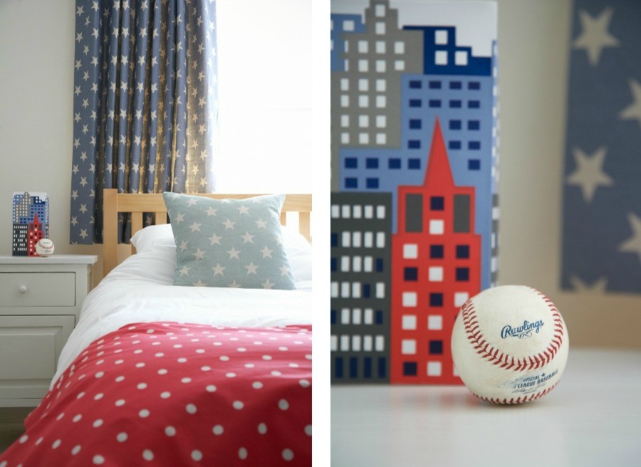 Mid-sized contemporary kids' bedroom in London with carpet for kids 4-10 years old and boys.