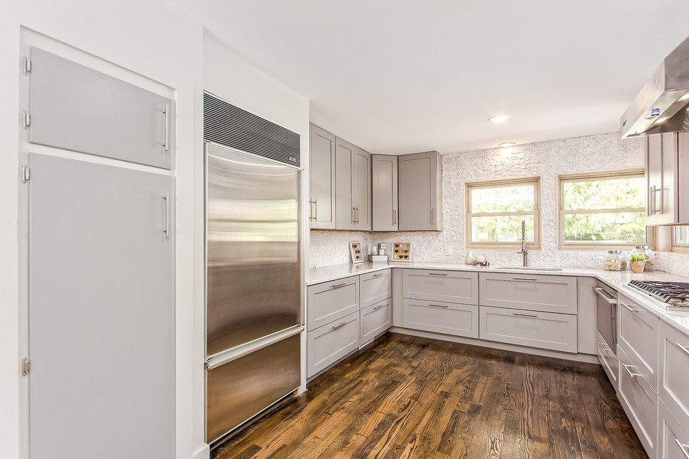 Inspiration for a mid-sized transitional kitchen remodel in Columbus