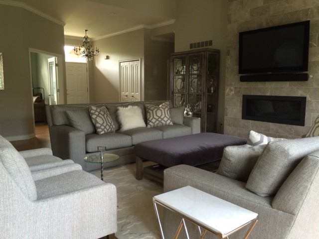 This is an example of a transitional living room in Detroit.