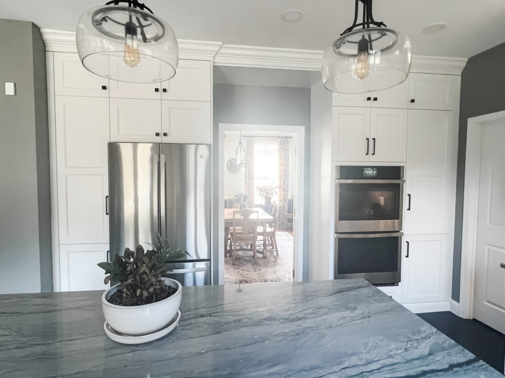 Kitchen - transitional kitchen idea in Baltimore