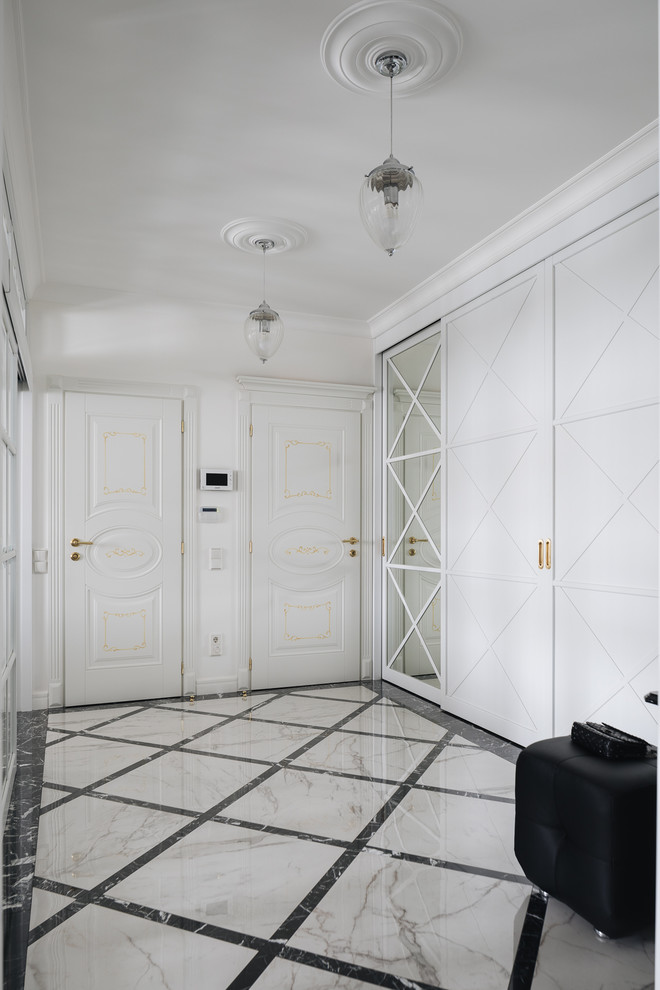 Photo of a traditional entryway in Saint Petersburg with white walls.