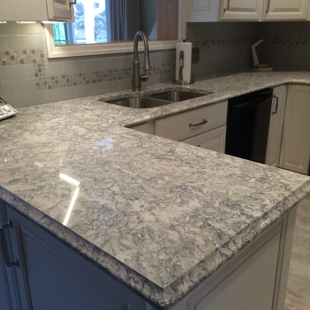 What Color Kitchen Tiles With Berwyn Quartz And White Cabinets