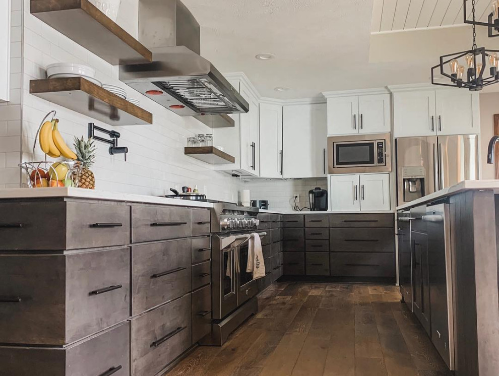Transitional light wood floor kitchen photo in Indianapolis with an undermount sink, quartz countertops, white backsplash, subway tile backsplash, stainless steel appliances, an island and white countertops