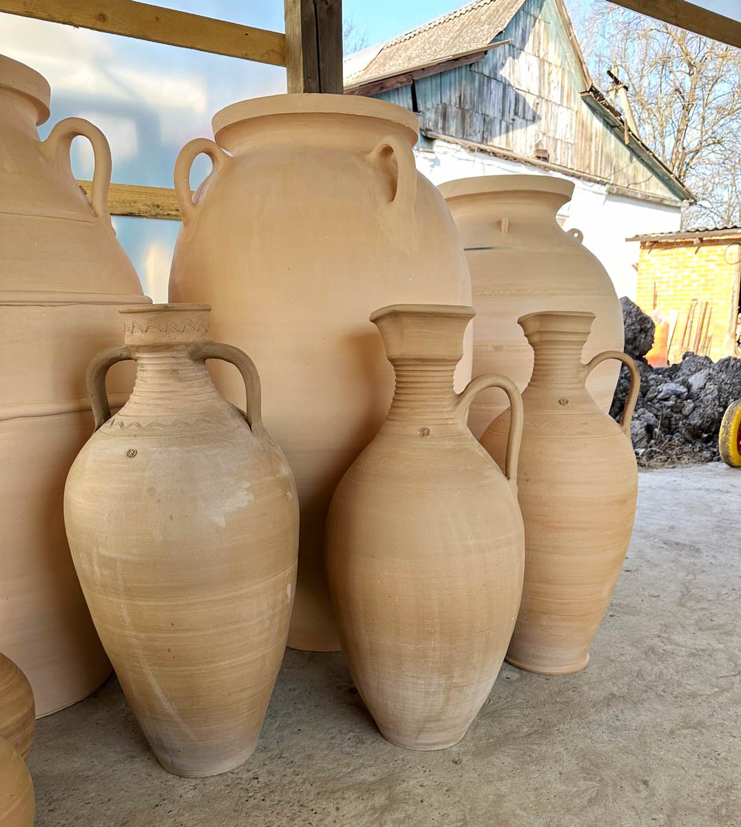 Большие квеври, горшки и кувшины для ресторана «Джани»