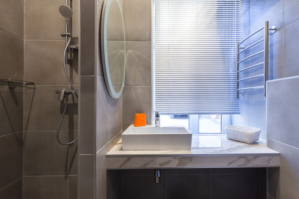 Столешницы для ванной из керамогранита под мрамор