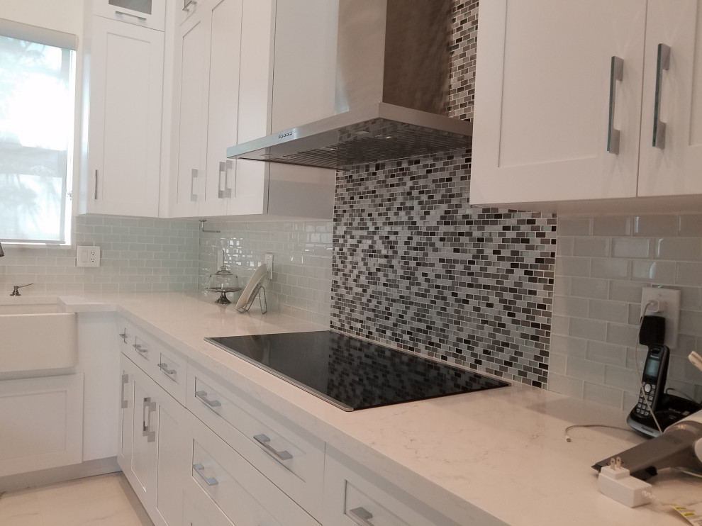 Transitional kitchen photo in Miami