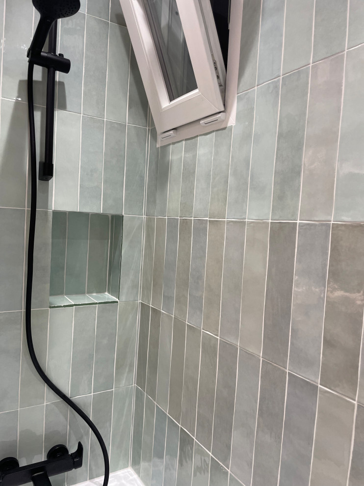 Rénovation de la salle de bain contemporaine avec touches scandinaves