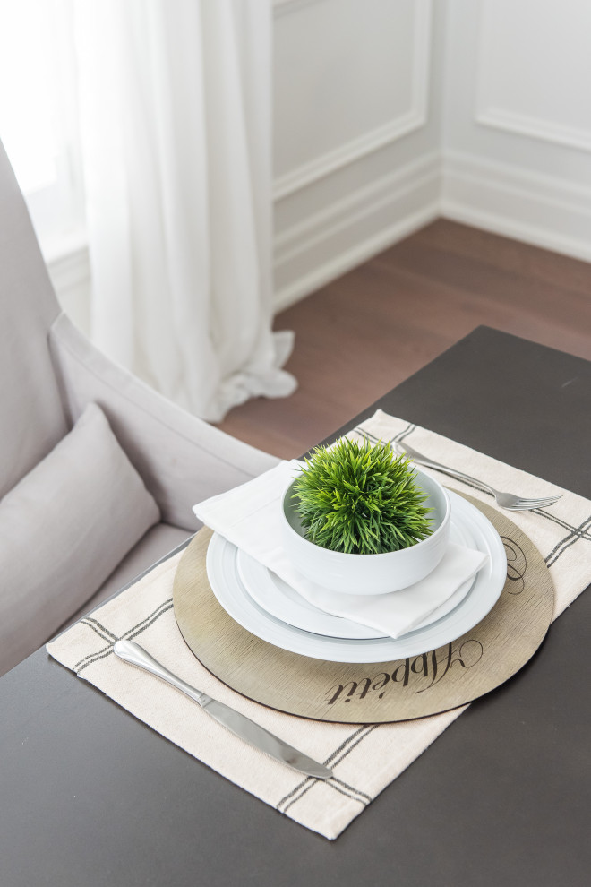 Example of a transitional home design design in Toronto