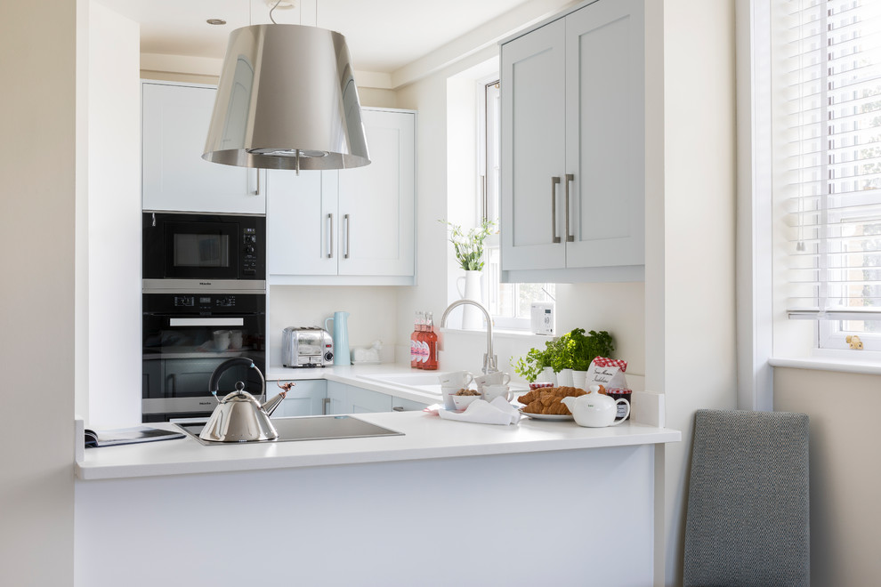 Design ideas for a traditional kitchen in London.