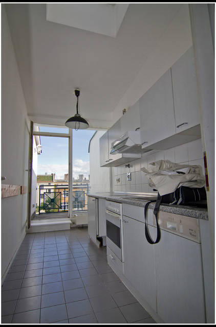 Kleine "C" modern-kitchen