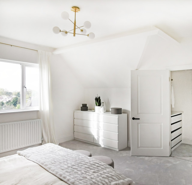 White bedroom & Walk-in wardrobe - Modern - Bedroom - London - by Ti Designe | Houzz AU