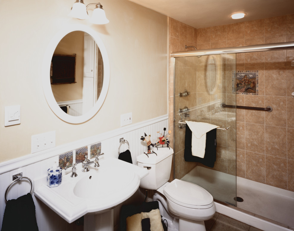 Alcove bathtub - small traditional 3/4 beige tile and ceramic tile ceramic tile and brown floor alcove bathtub idea with a two-piece toilet, a pedestal sink and beige walls