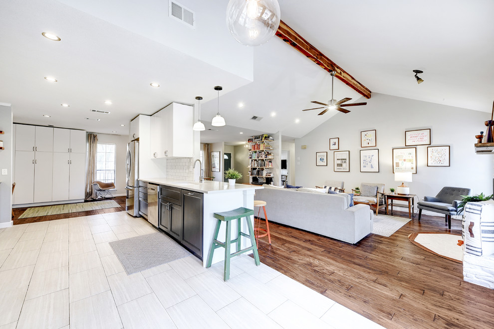 Inspiration for a transitional home design remodel in Austin