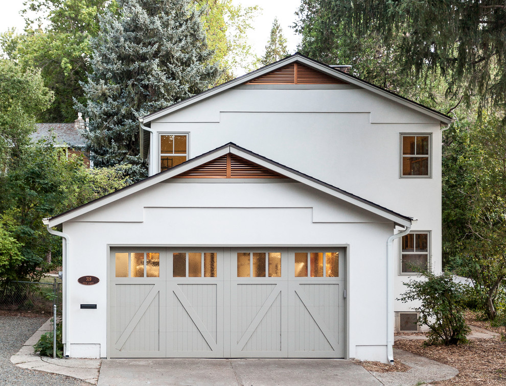 This is an example of a transitional garage in Sacramento.