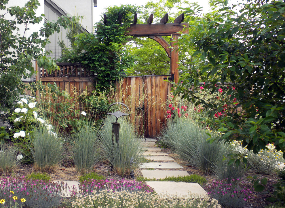 Inspiration for a traditional backyard garden in Denver.