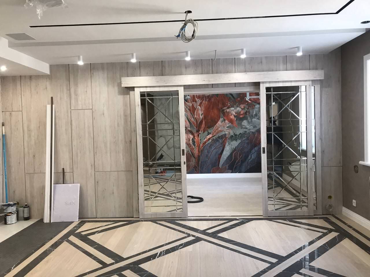 Модульный паркет со вставками из мрамора