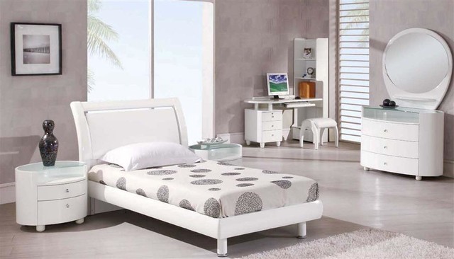 6 Pc Wood Sleigh Bedroom Set in White Finish