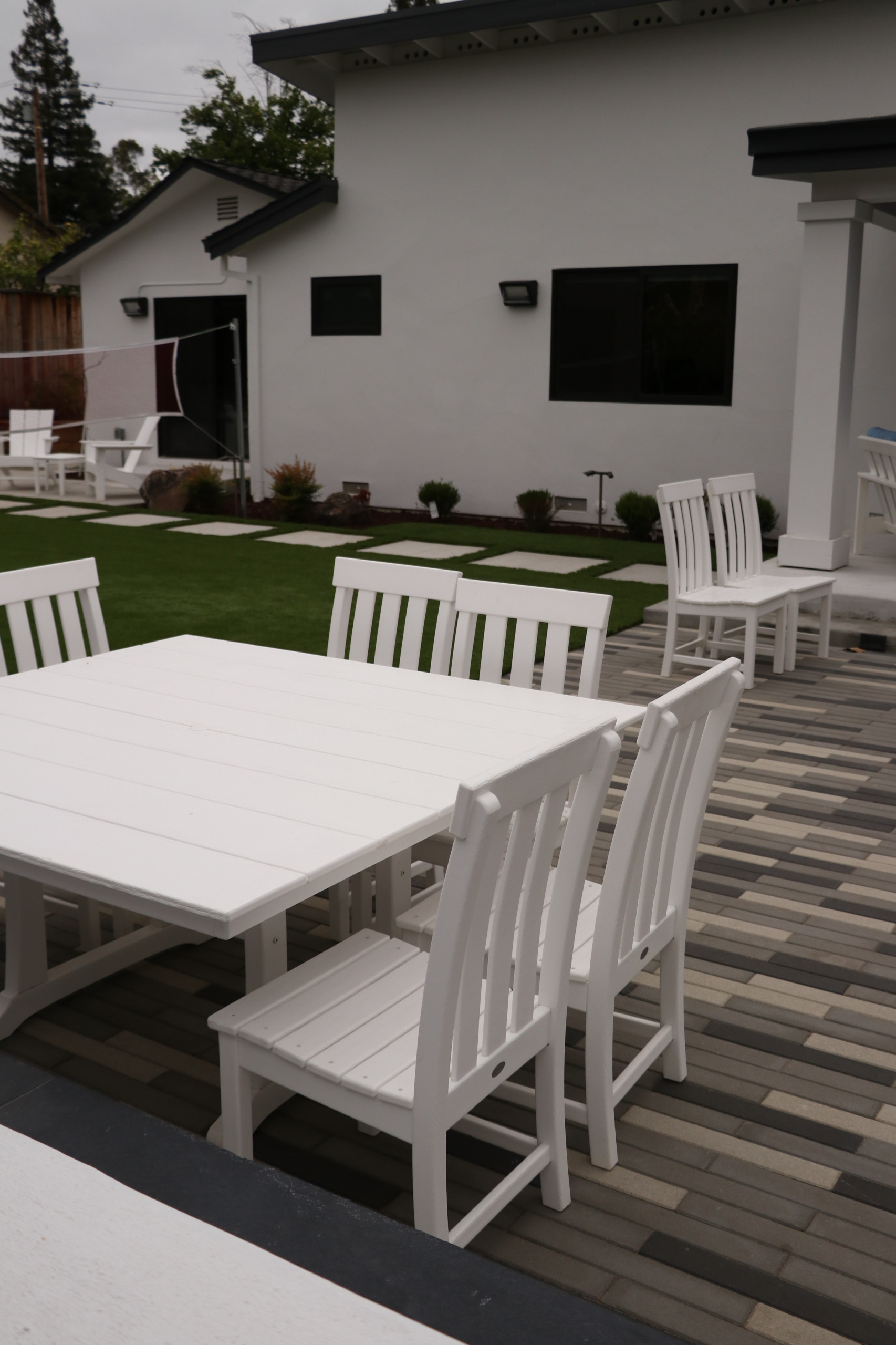 MODERN, MODERN, MODERN