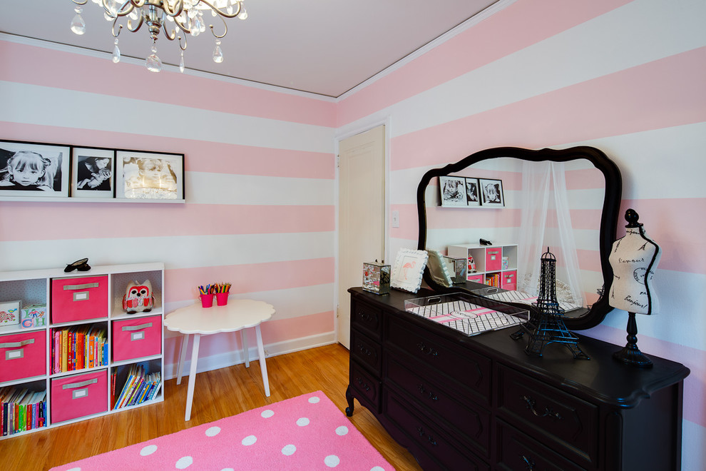 Photo of a transitional kids' room in Chicago.