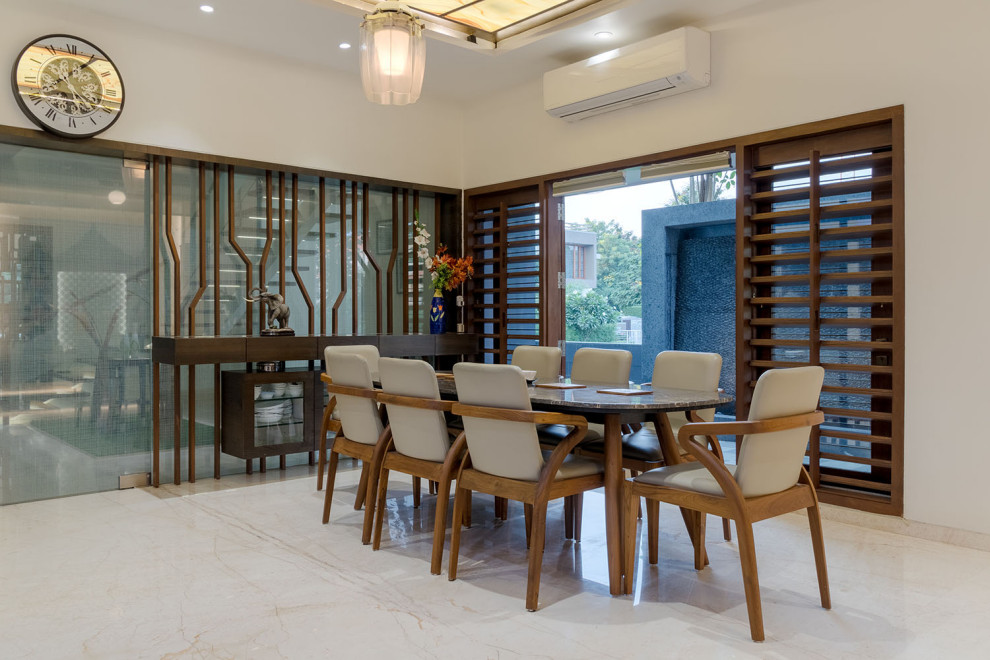 This is an example of a modern dining room in Ahmedabad.