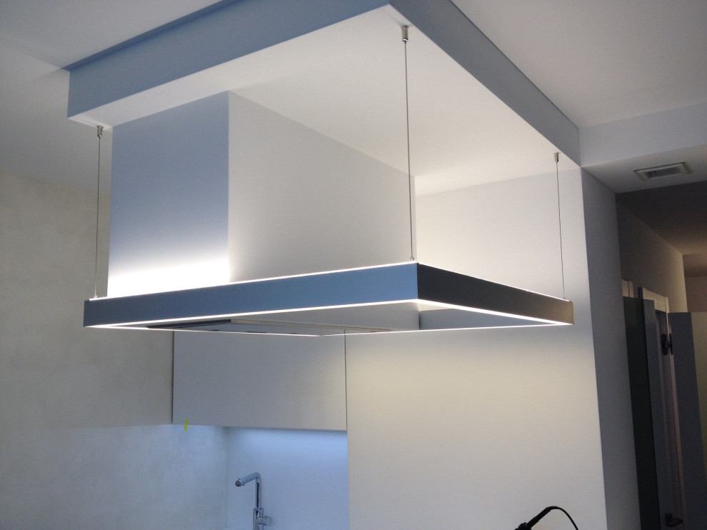 "и целого мира мало"