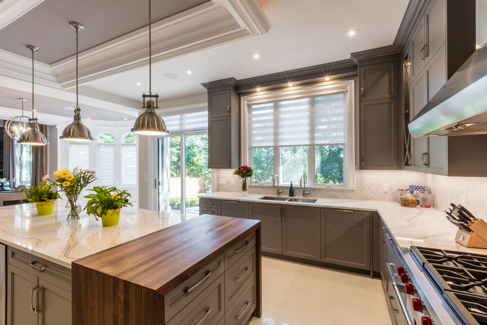Transitional kitchen photo in Toronto