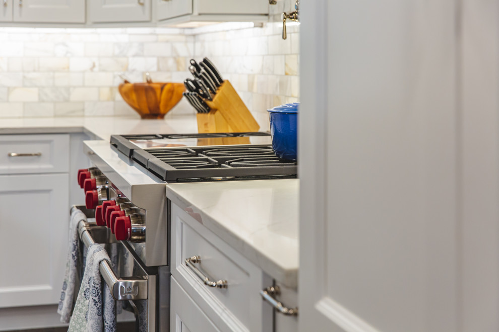 Home design - transitional home design idea in DC Metro