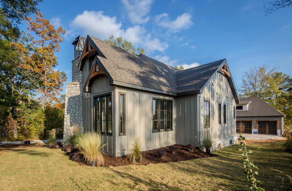 Example of a mountain style home design design in Atlanta