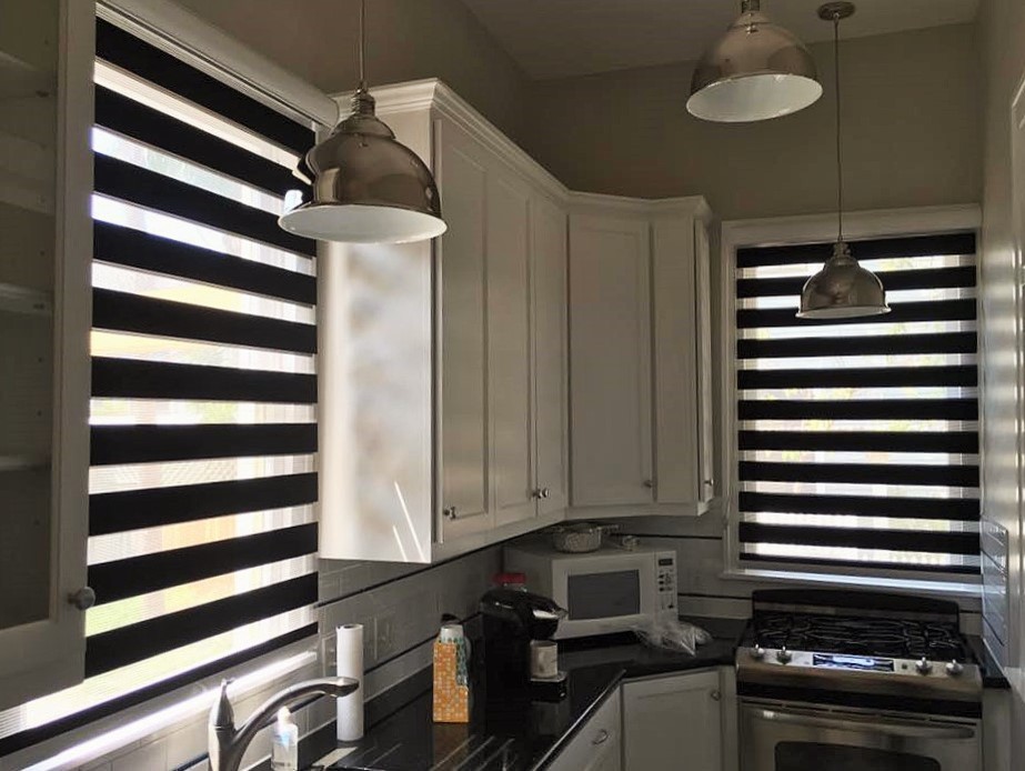 Example of a transitional home design design in Houston