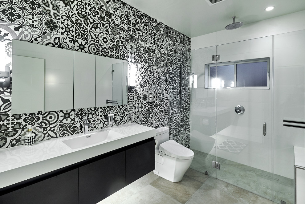 Mid-sized contemporary 3/4 bathroom in San Francisco with flat-panel cabinets, black cabinets, an alcove shower, a one-piece toilet, black and white tile, cement tile, multi-coloured walls, porcelain floors, an integrated sink, engineered quartz benchtops, white floor, an open shower and white benchtops.