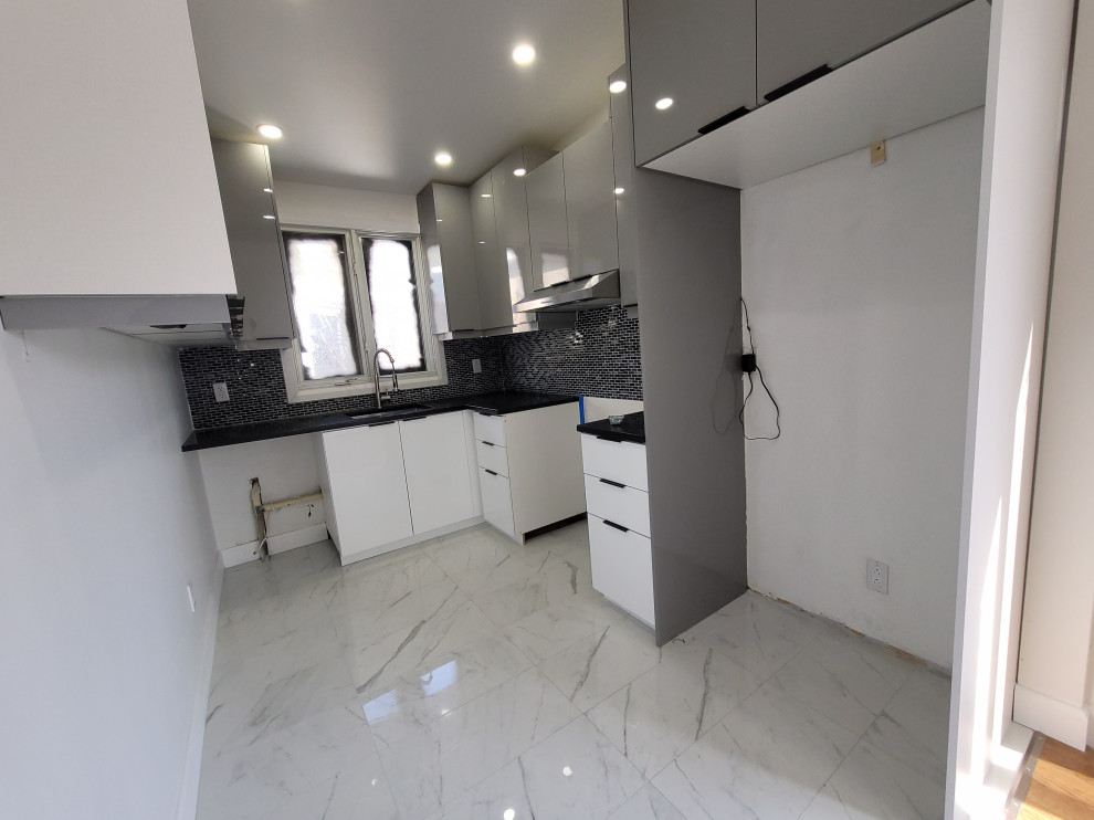 HIGH GLOSS KITCHEN