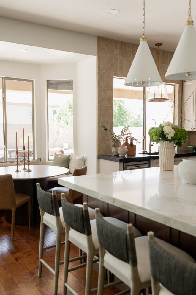 Transitional home design photo in Phoenix
