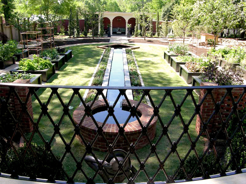 Large traditional backyard partial sun formal garden in Atlanta with a water feature.