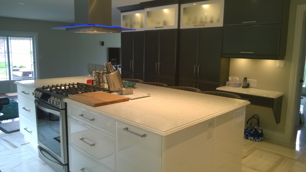 Transitional kitchen photo in Ottawa