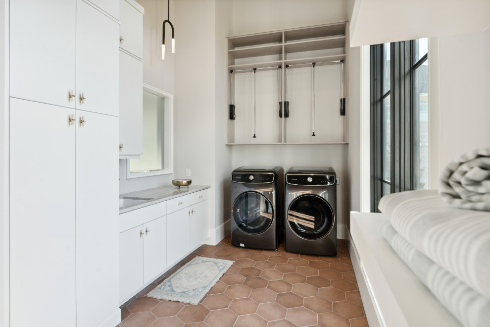 Laundry room - transitional laundry room idea in Charleston